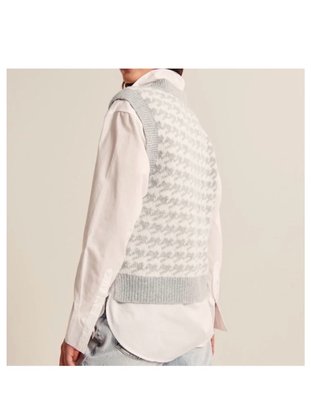 Abercrombie & Fitch Light Gray and White Houndstooth V-Neck Sweater Vest - Picture 8 of 8